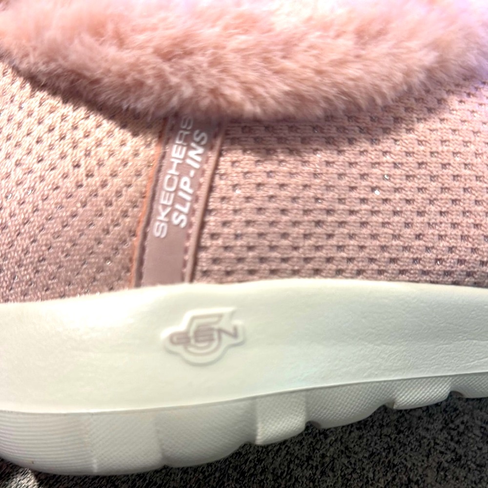 Skechers Pink Cozy slip on shoes with Plush Lining super soft - Picture 5 of 11